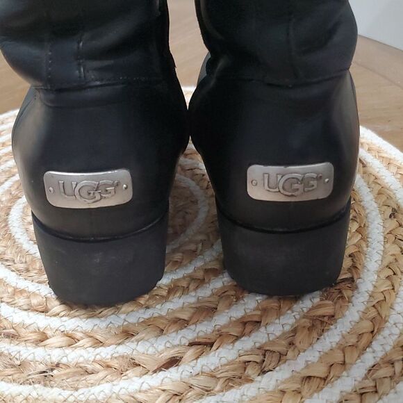 UGG Greenfield Black ZIP/ metal Ugg logo EUC SZ 9, PRISTINE - Picture 4 of 10